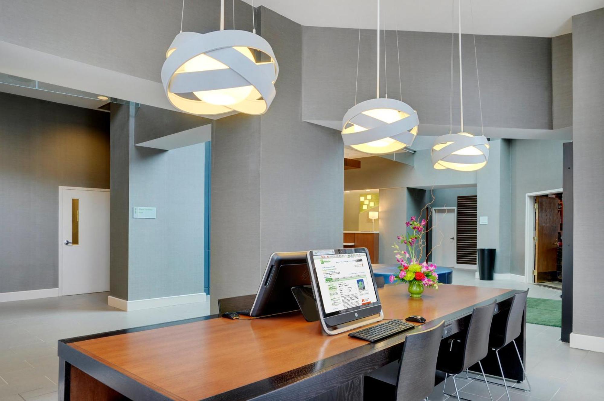 Holiday Inn Hotel & Suites London By Ihg Exteriör bild