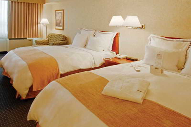 Holiday Inn Hotel & Suites London By Ihg Exteriör bild