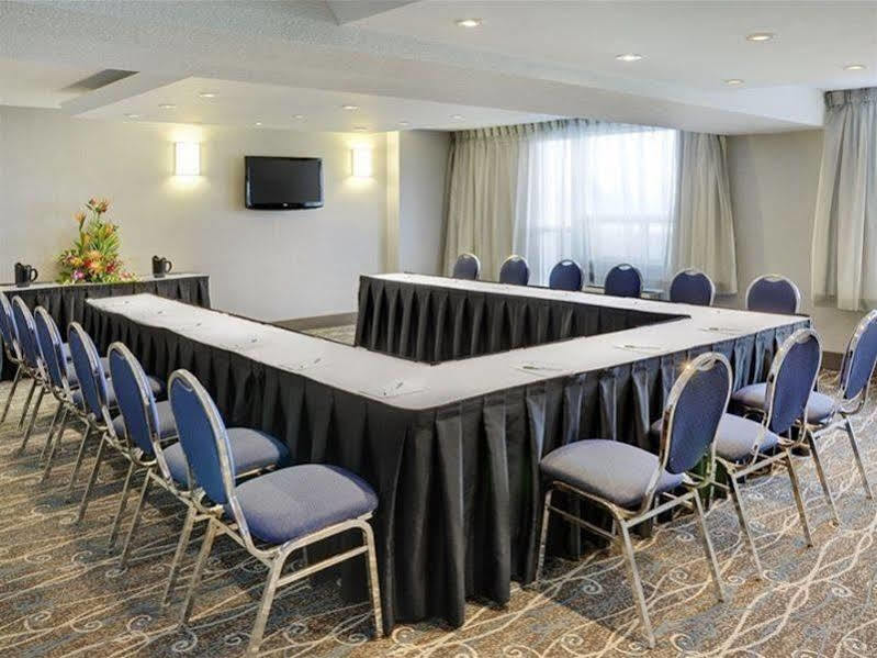 Holiday Inn Hotel & Suites London By Ihg Exteriör bild